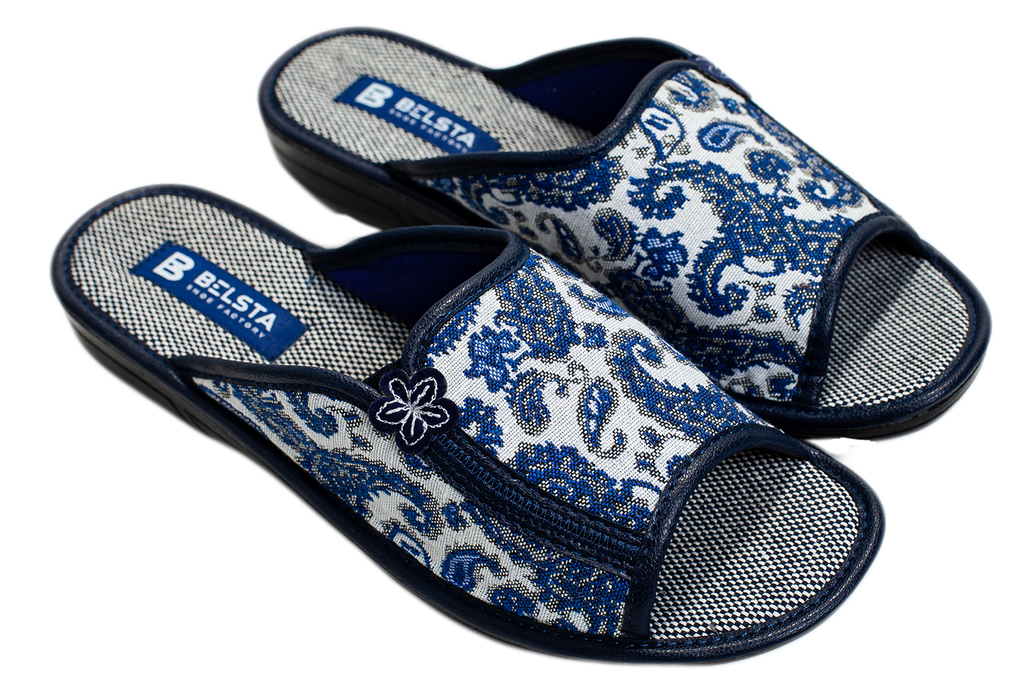 Women's open home slippers made of white textile with a patterned print, decorated with a flower