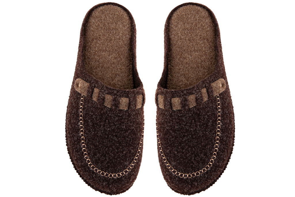 Men's closed-toe indoor slippers made of Italian felt, decorated with a felt strap
