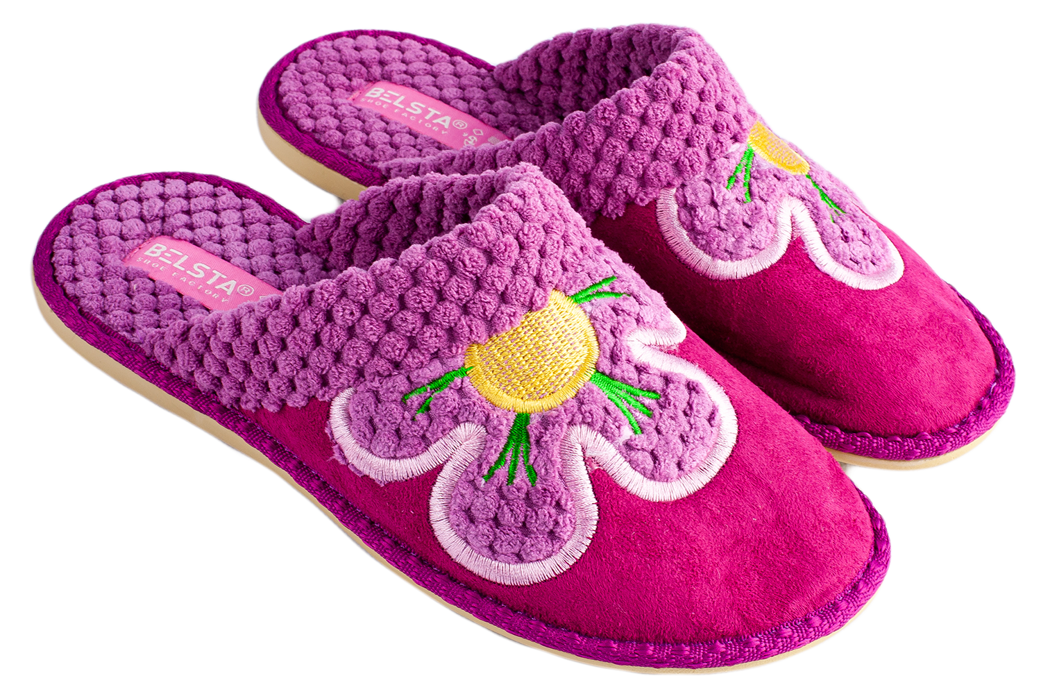 Indoor women's closed slippers made of suede and bouclé textile