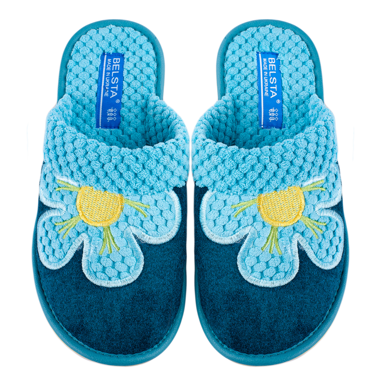 Indoor women's closed slippers made of suede and bouclé textile