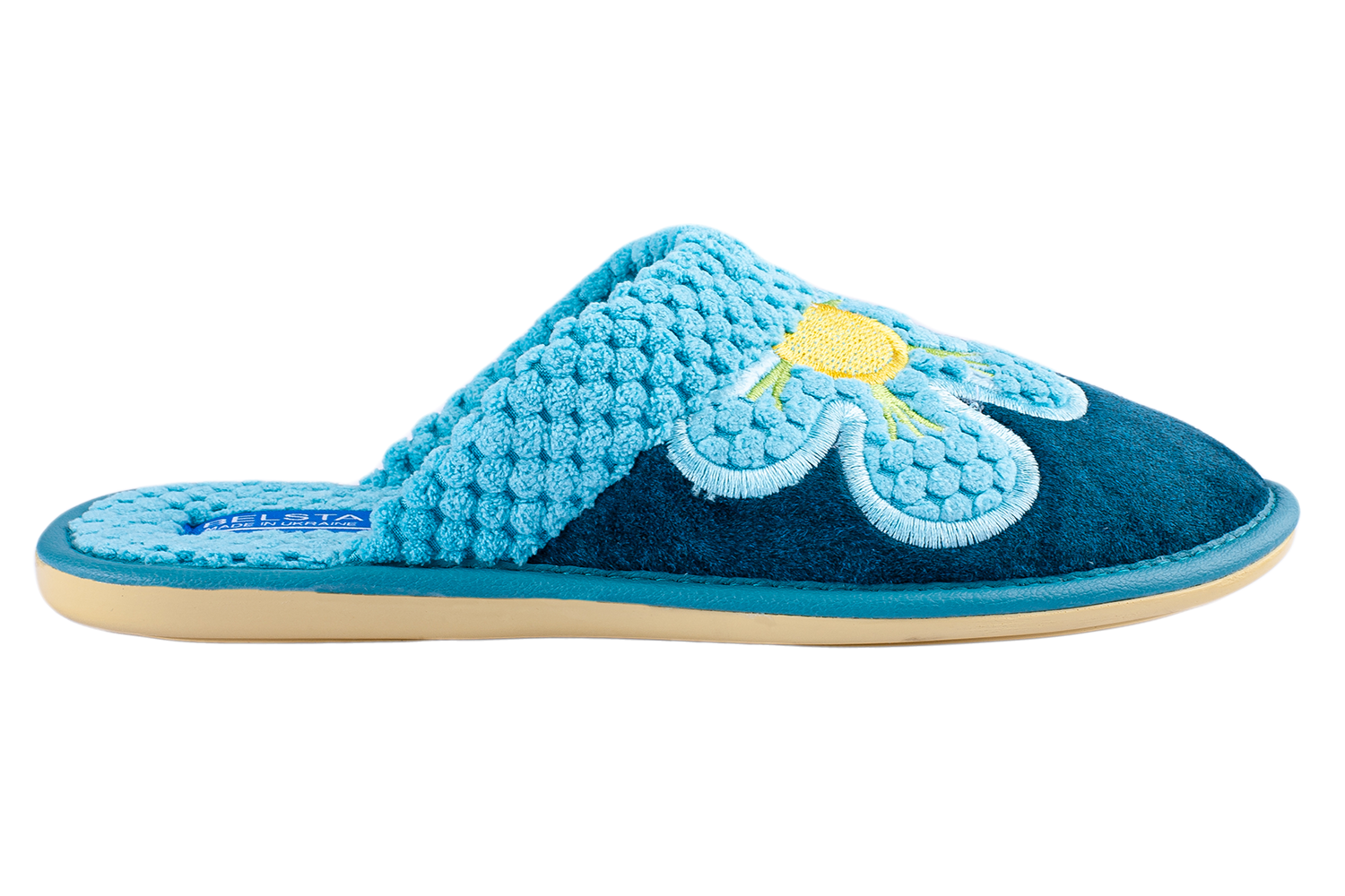 Indoor women's closed slippers made of suede and bouclé textile