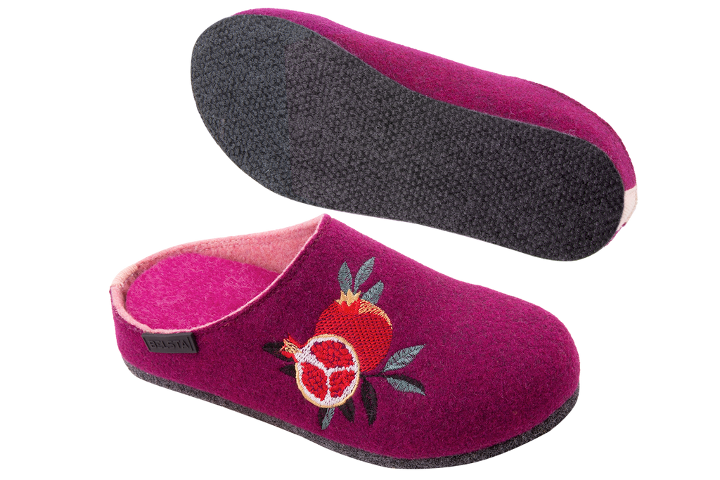 Women's closed-toe indoor slippers made of Italian blue felt, decorated with embroidery