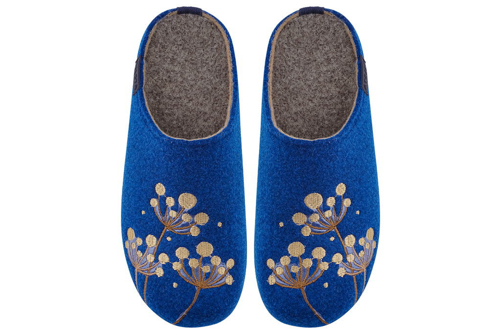 Women's closed-toe indoor slippers made of Italian blue felt, decorated with embroidery