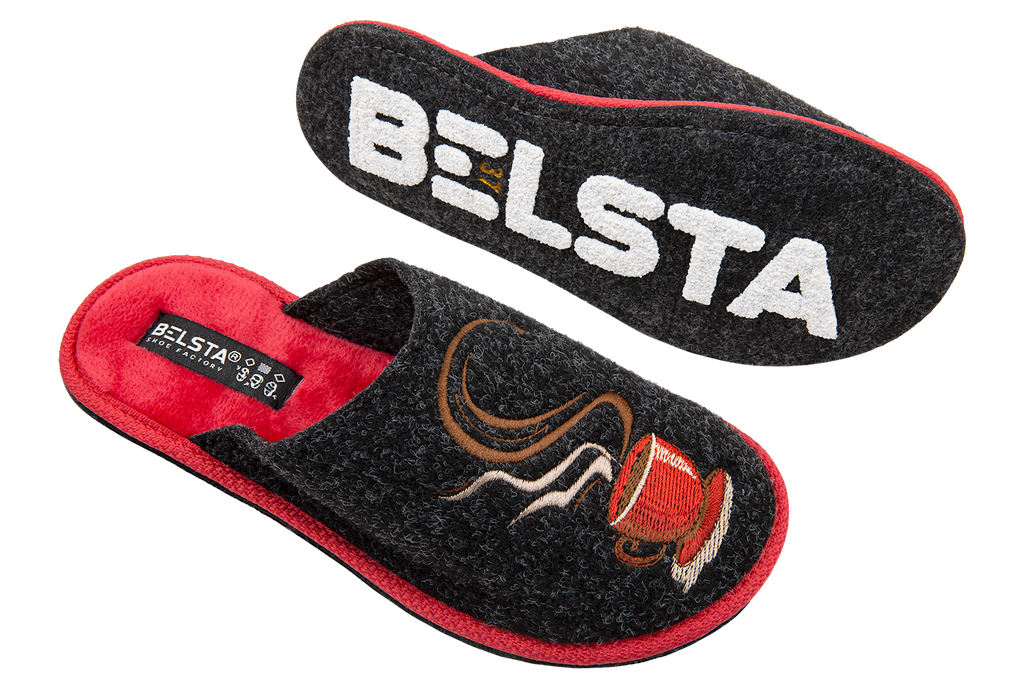 Indoor women's closed slippers made of black Italian felt with red coffee cup embroidery