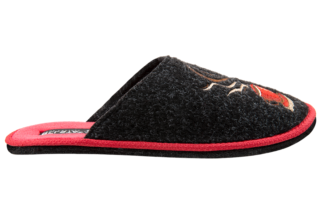 Indoor women's closed slippers made of black Italian felt with red coffee cup embroidery