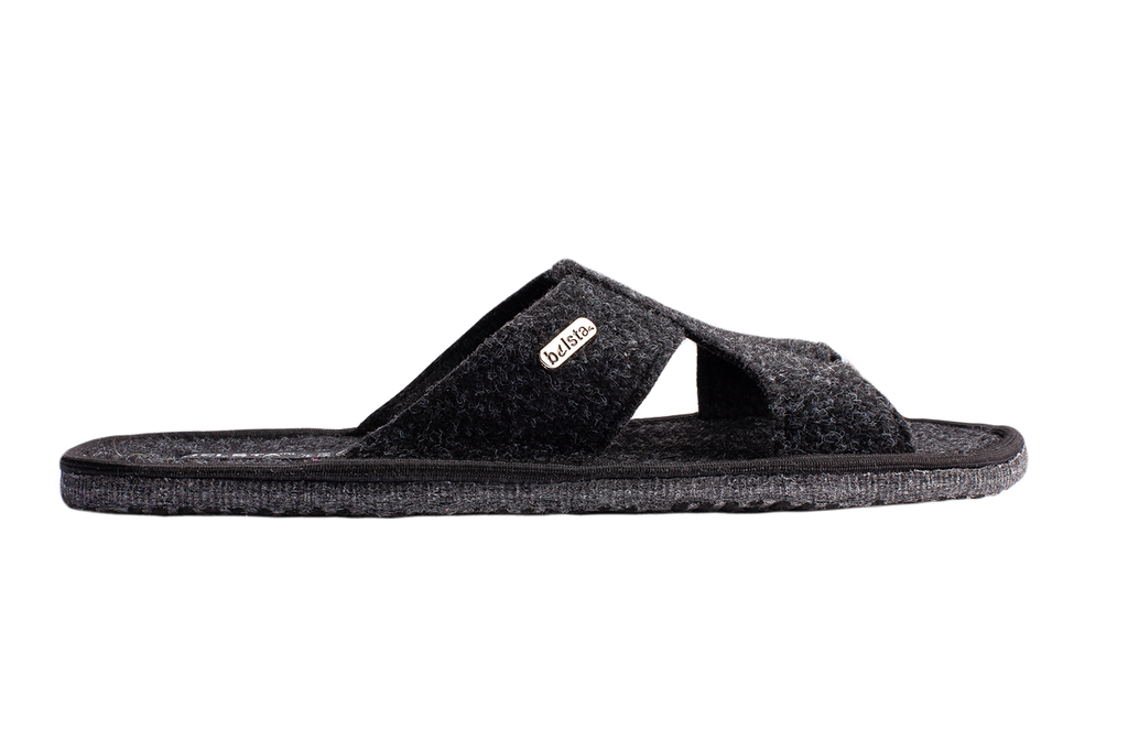 Men's open slippers BELSTA made of dark grey Italian felt, decorated with the factory name