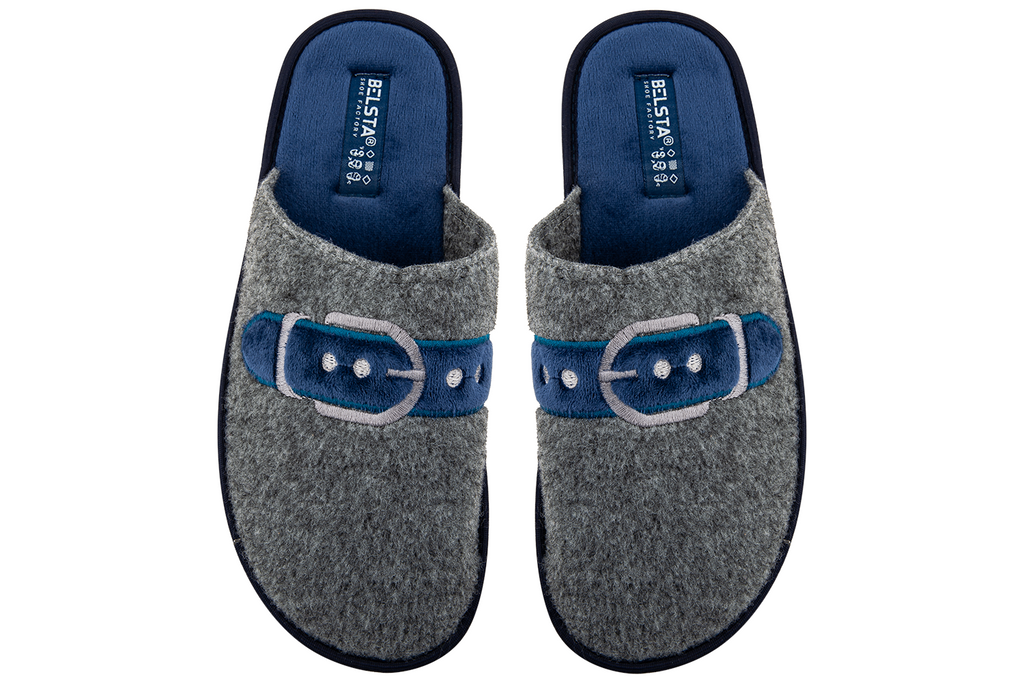 Men's closed slippers BELSTA made of light grey Italian felt, decorated with a dark blue strap with a buckle